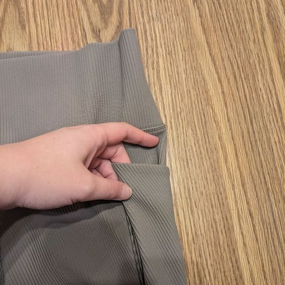 ATHLETA Women's Neutral Brown Tan Ribbed Cropped Leggings Size Large - Picture 3 of 4